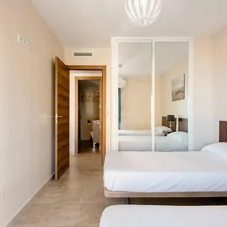 Amplio Con Vistas Al Mar Y Piscina En Apartamento *