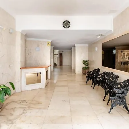 Amplio Con Vistas Al Mar Y Piscina En Apartamento