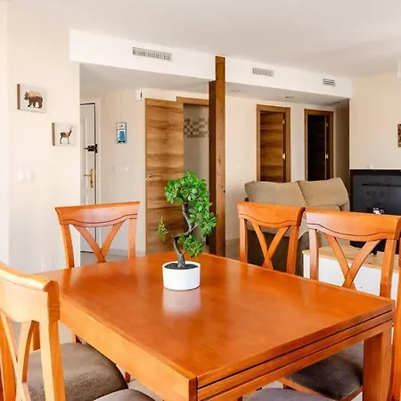 Amplio Con Vistas Al Mar Y Piscina En Apartamento Benalmádena